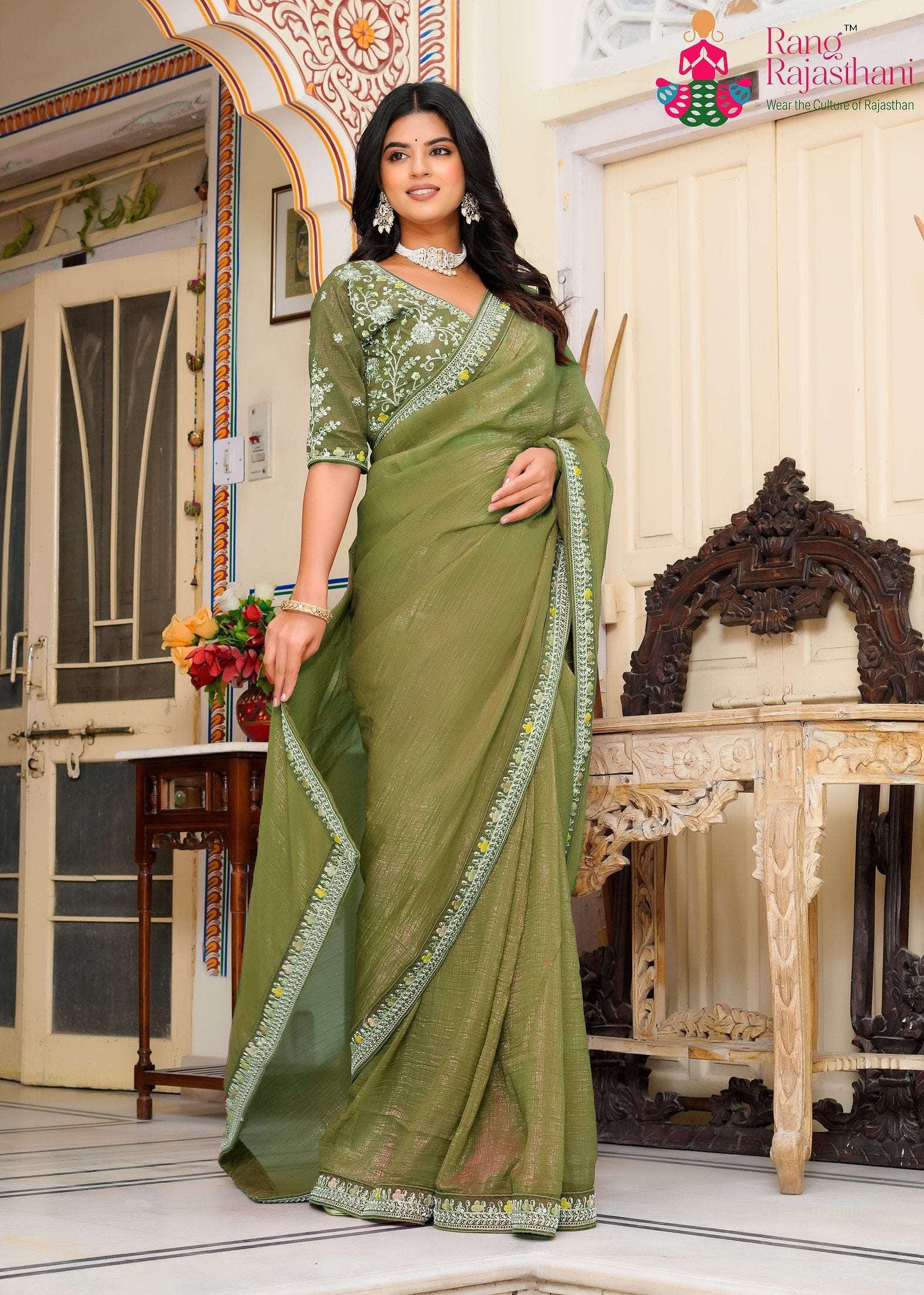 pallu detailing of artisanal mehandi fabric saree 