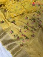 fabric texture of artisanal yellow fabric saree