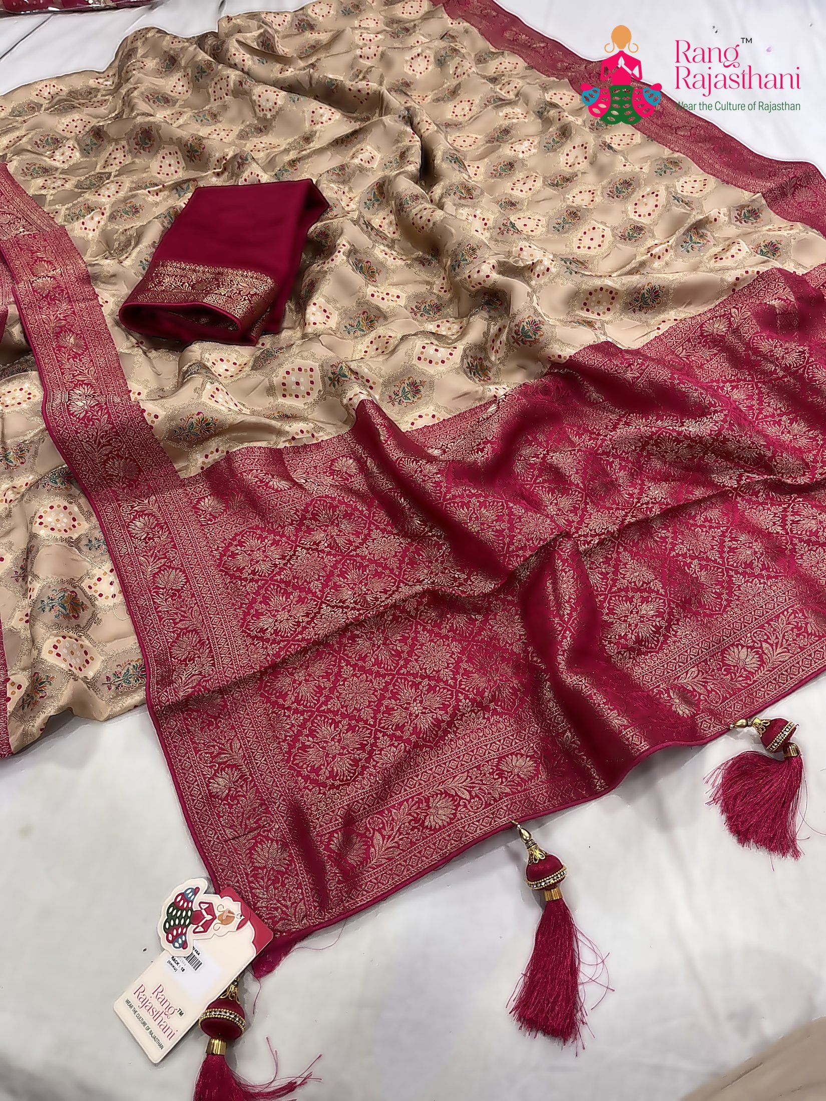 pallu detailing of beige art silk meenakari zari saree 