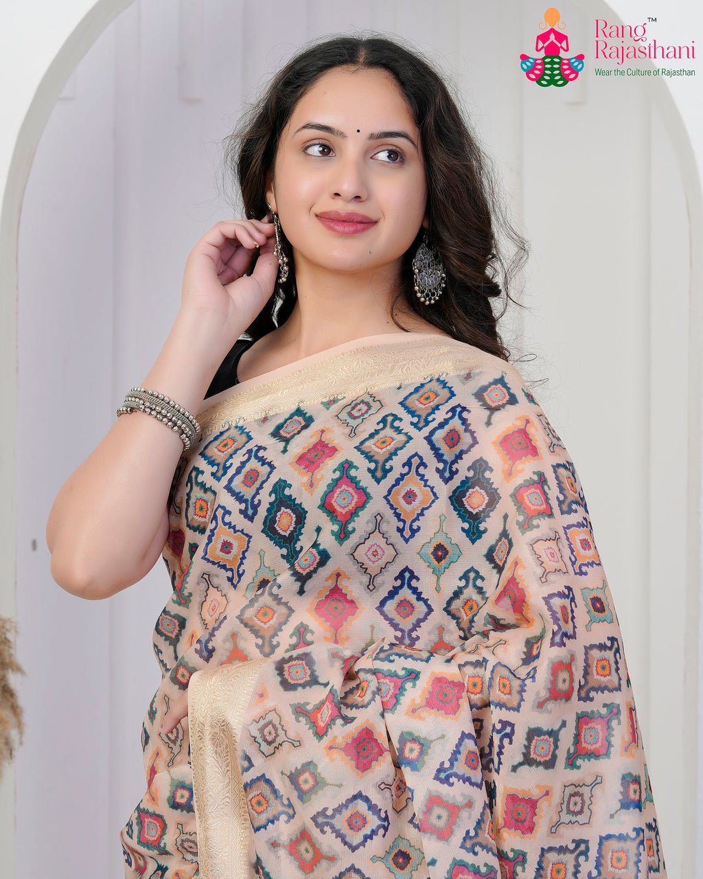 Cream PureSilk saree with Zari close up detailing