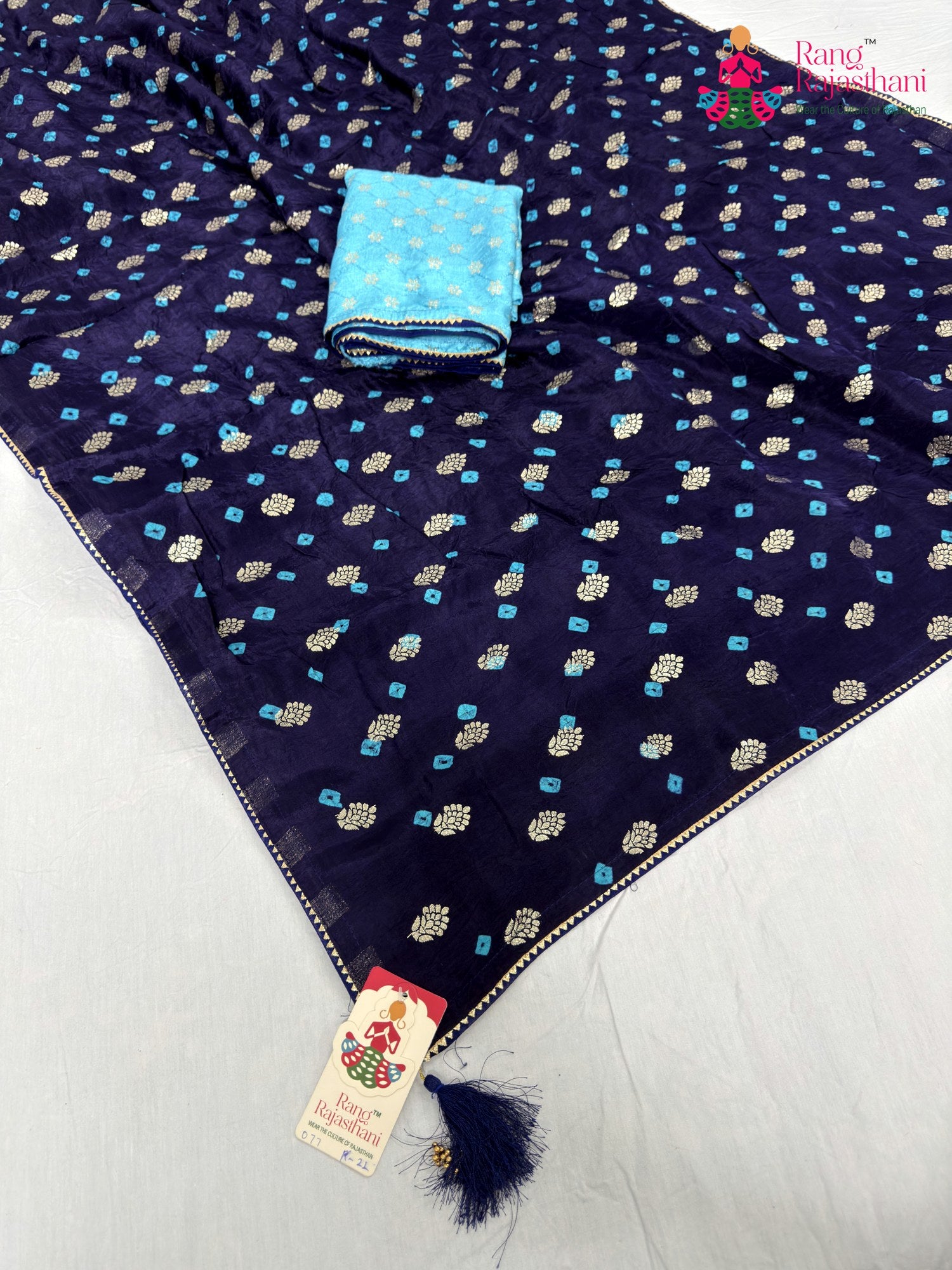 pallu detailing of blue pure dola silk bandhani saree
