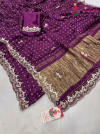 pallu detailing of burgundy saree 