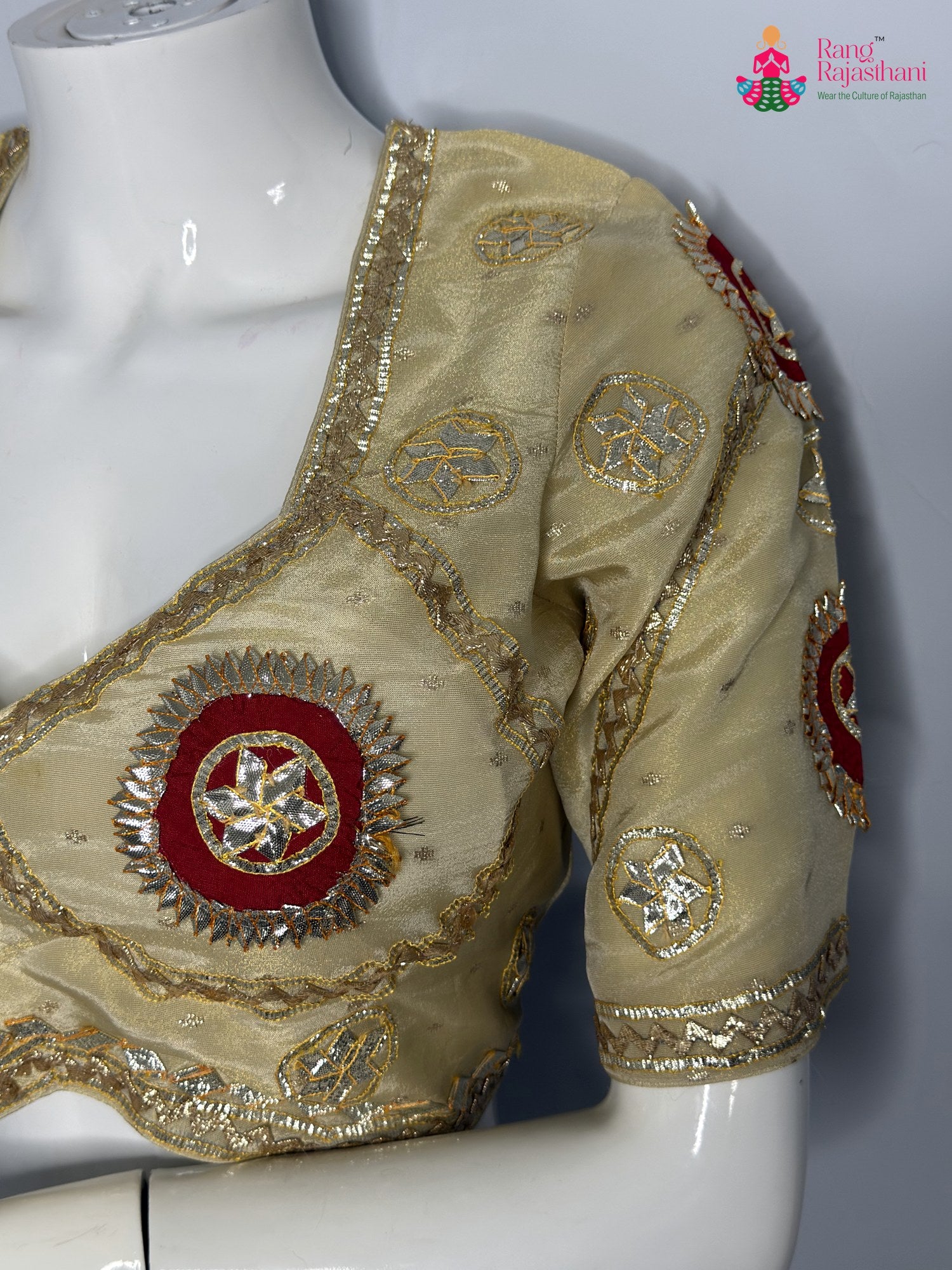 pallu detailing of cream pure upada silk gota patti blouse 3764