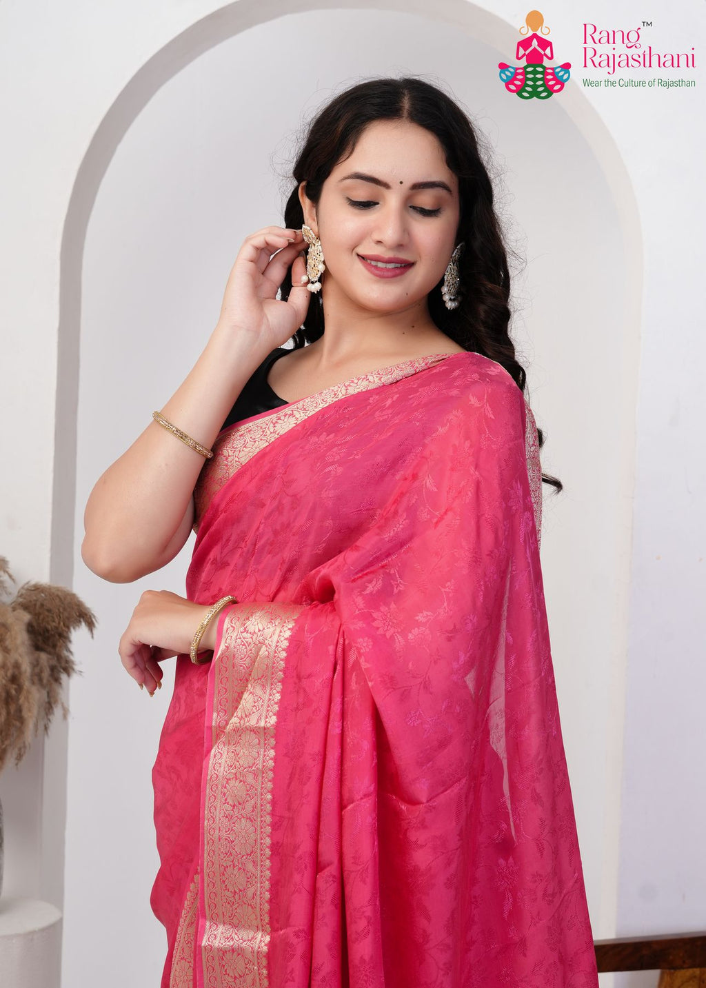 Dusty Pink Pure saree with Zari Work close up detailing