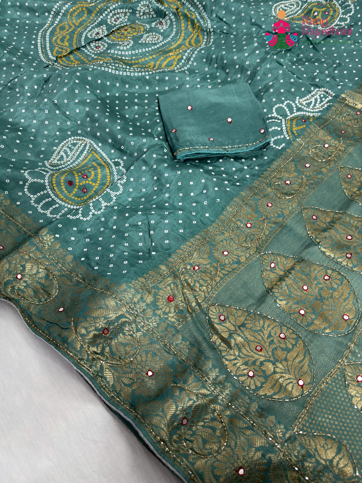 pallu detailing of firozi pure russian silk bandhani saree