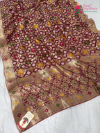 border detailing of gajari pure georgette khaddi saree
