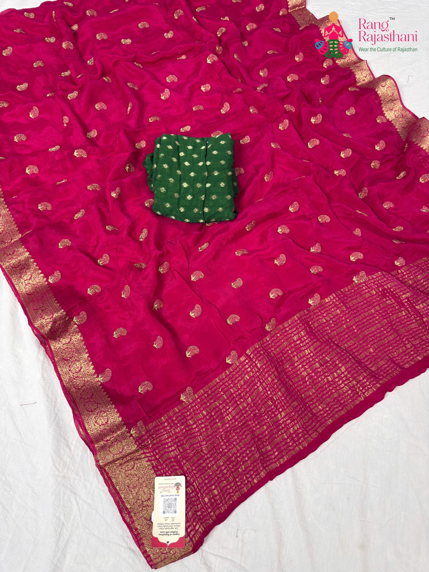 border detailing of graceful rani fabric saree