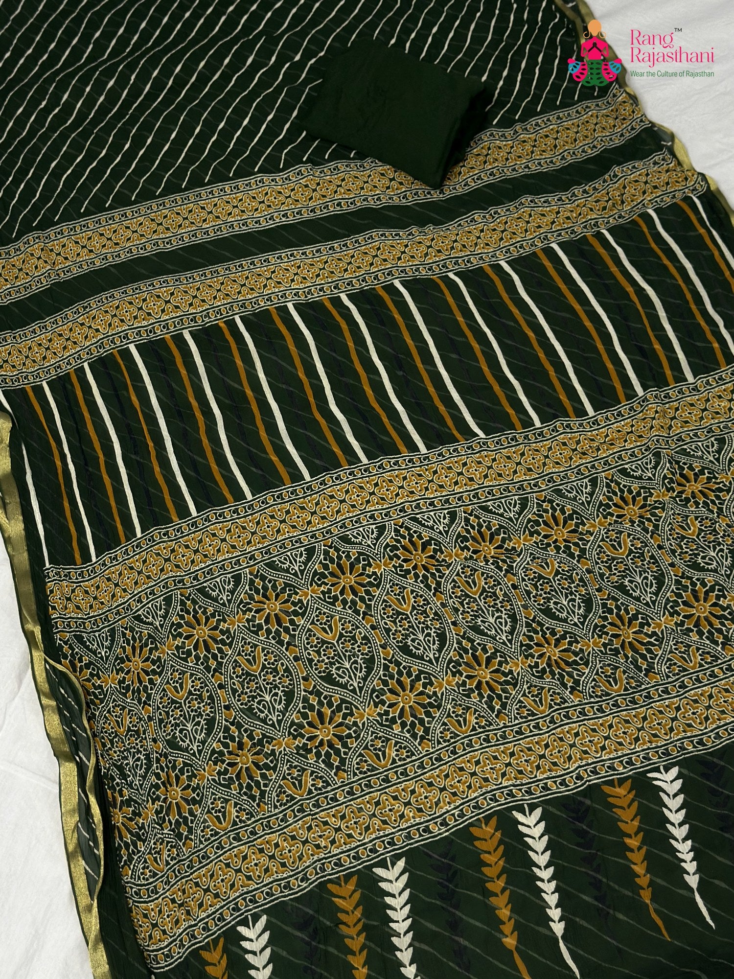 border detail of green chiffon saree