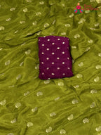 border detail of green chinnon resham embroidery saree
