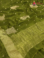 border detail of green chinnon sequin saree