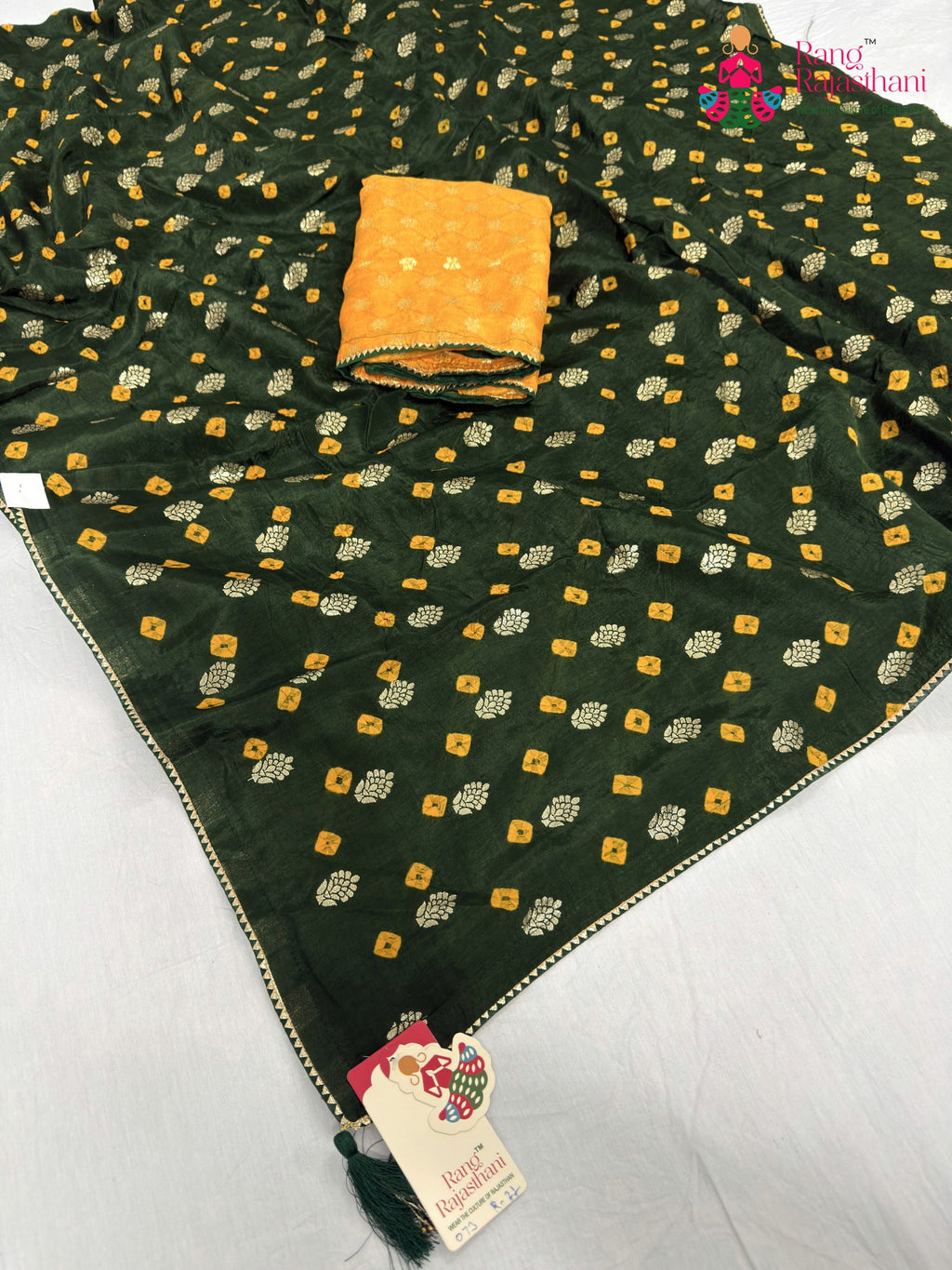 pallu detailing of green pure dola silk bandhani saree