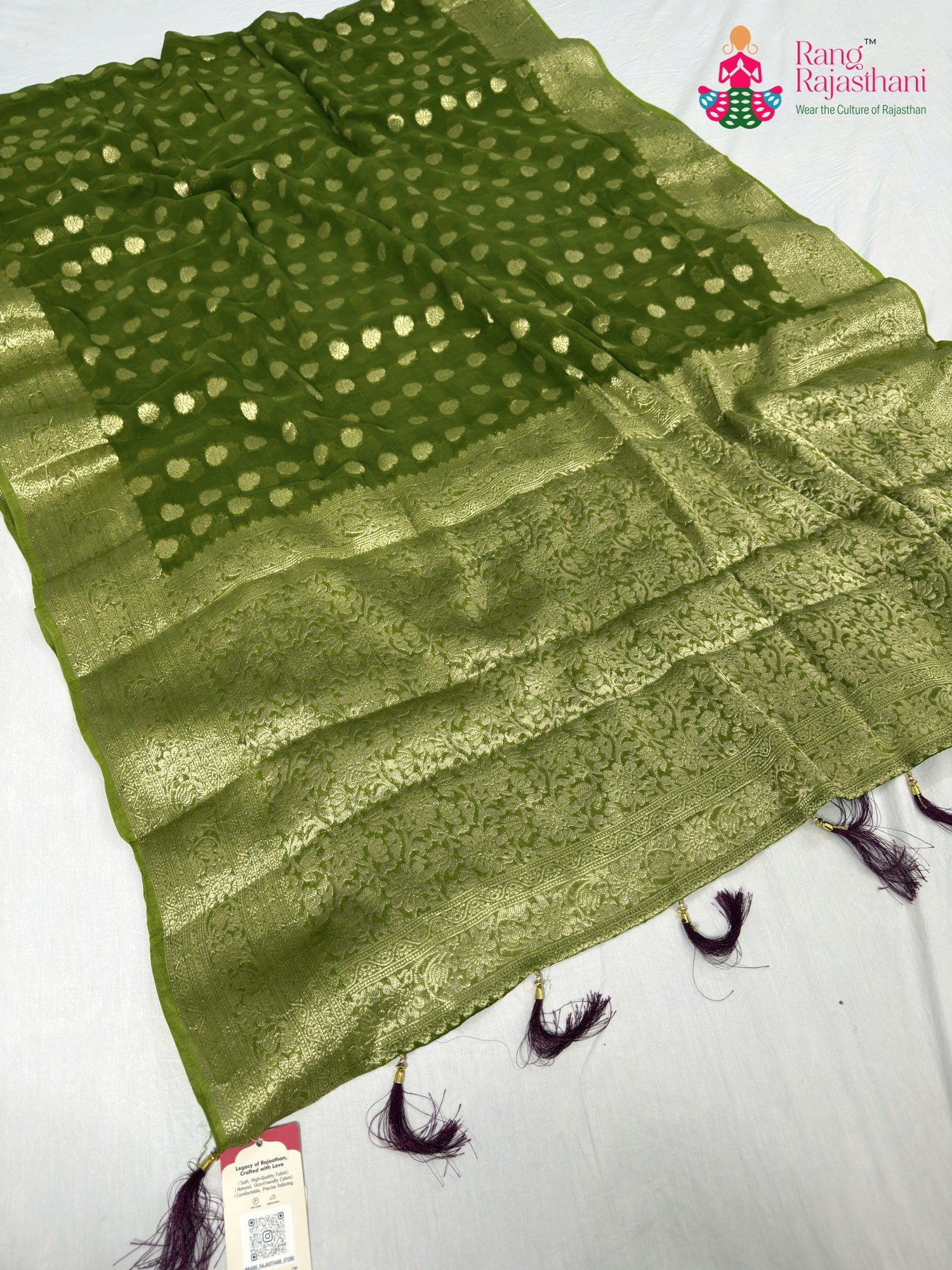 pallu detailing of green soft georgette banarasi zari weave saree