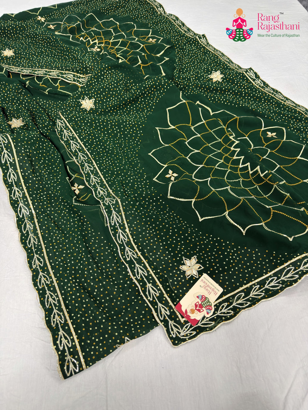 close up detailing of green synthetic bandhani saree