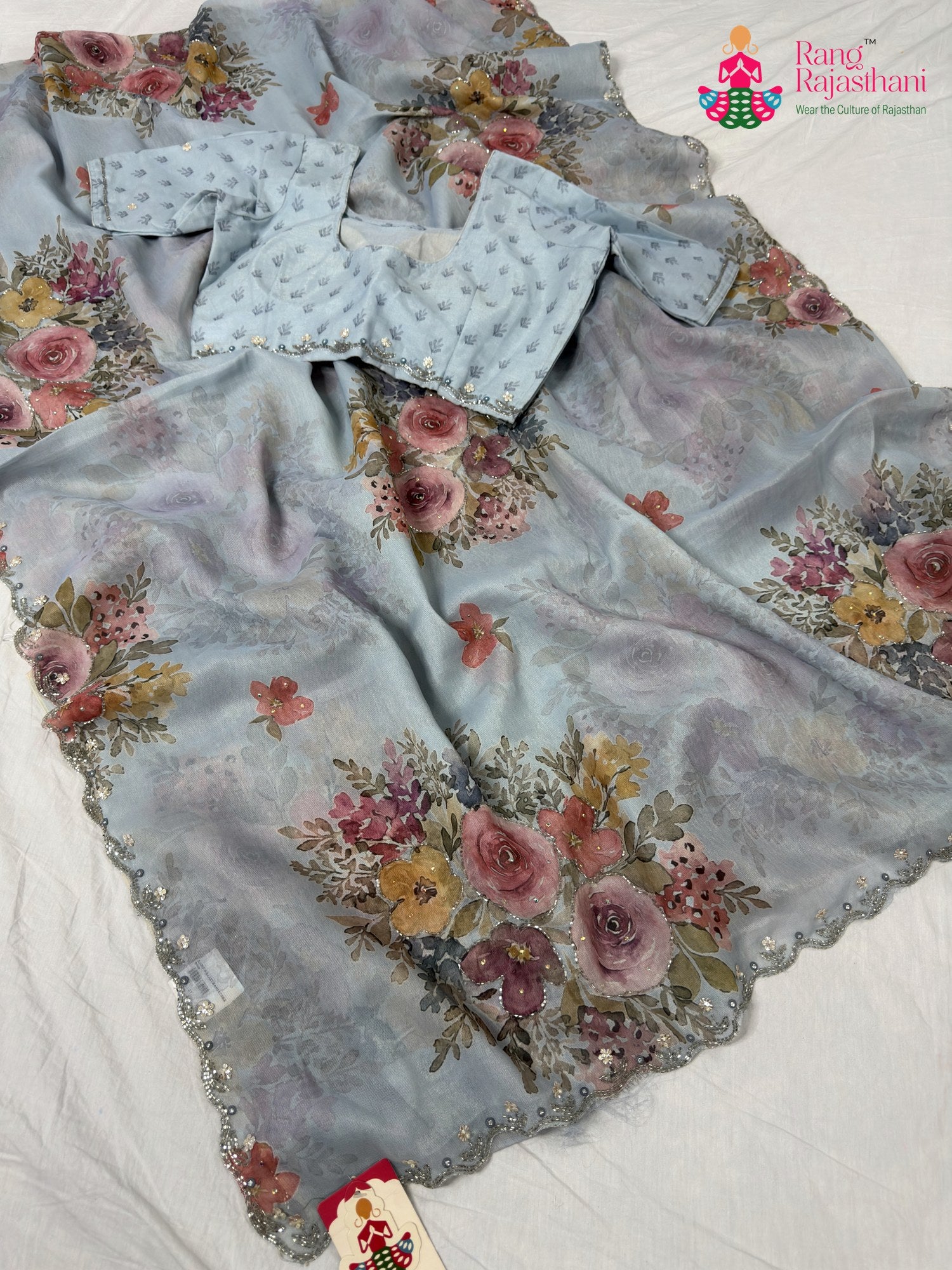 border detailing of grey saree