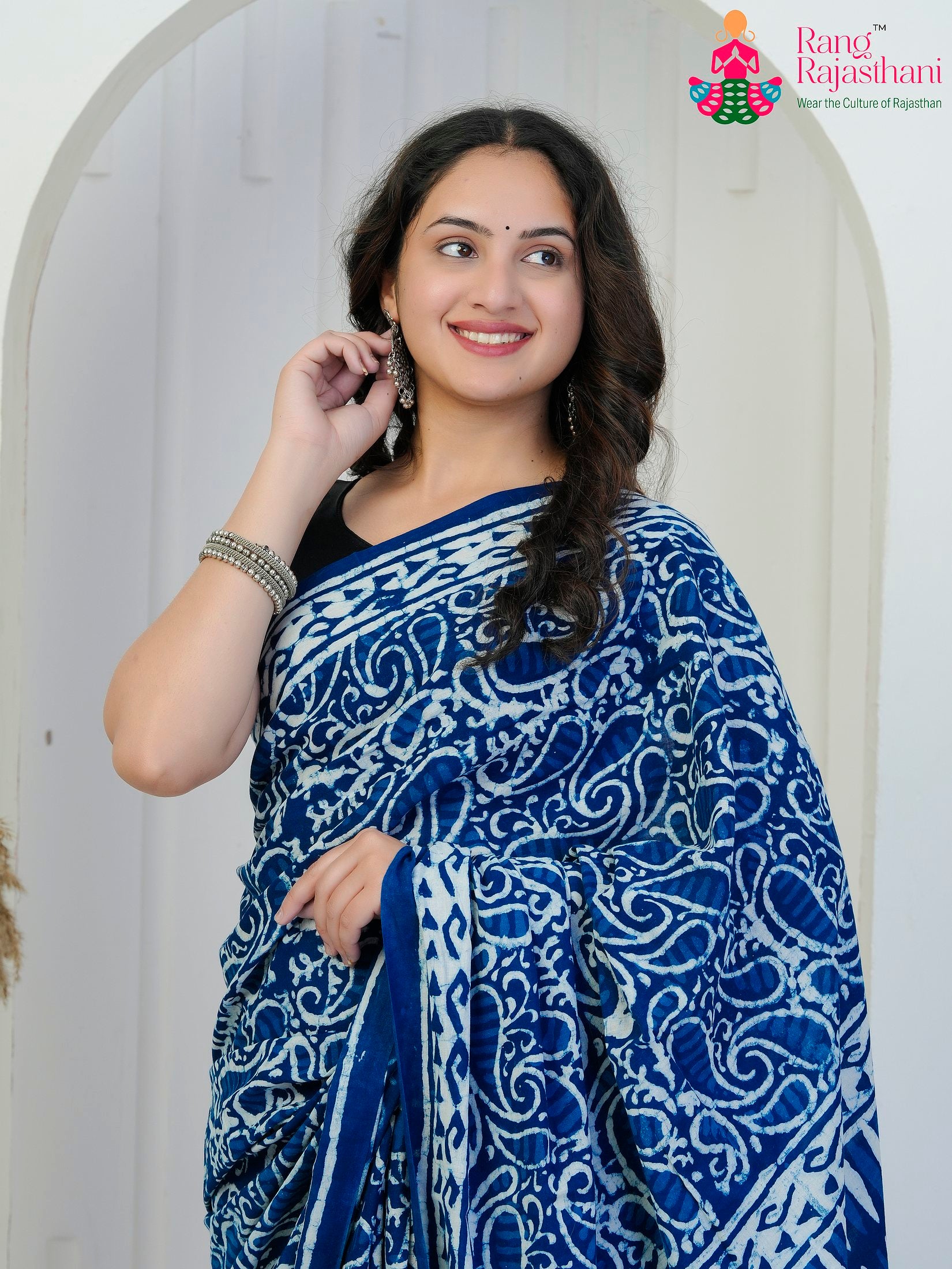 Blue Cotton saree with Printed close up detailing