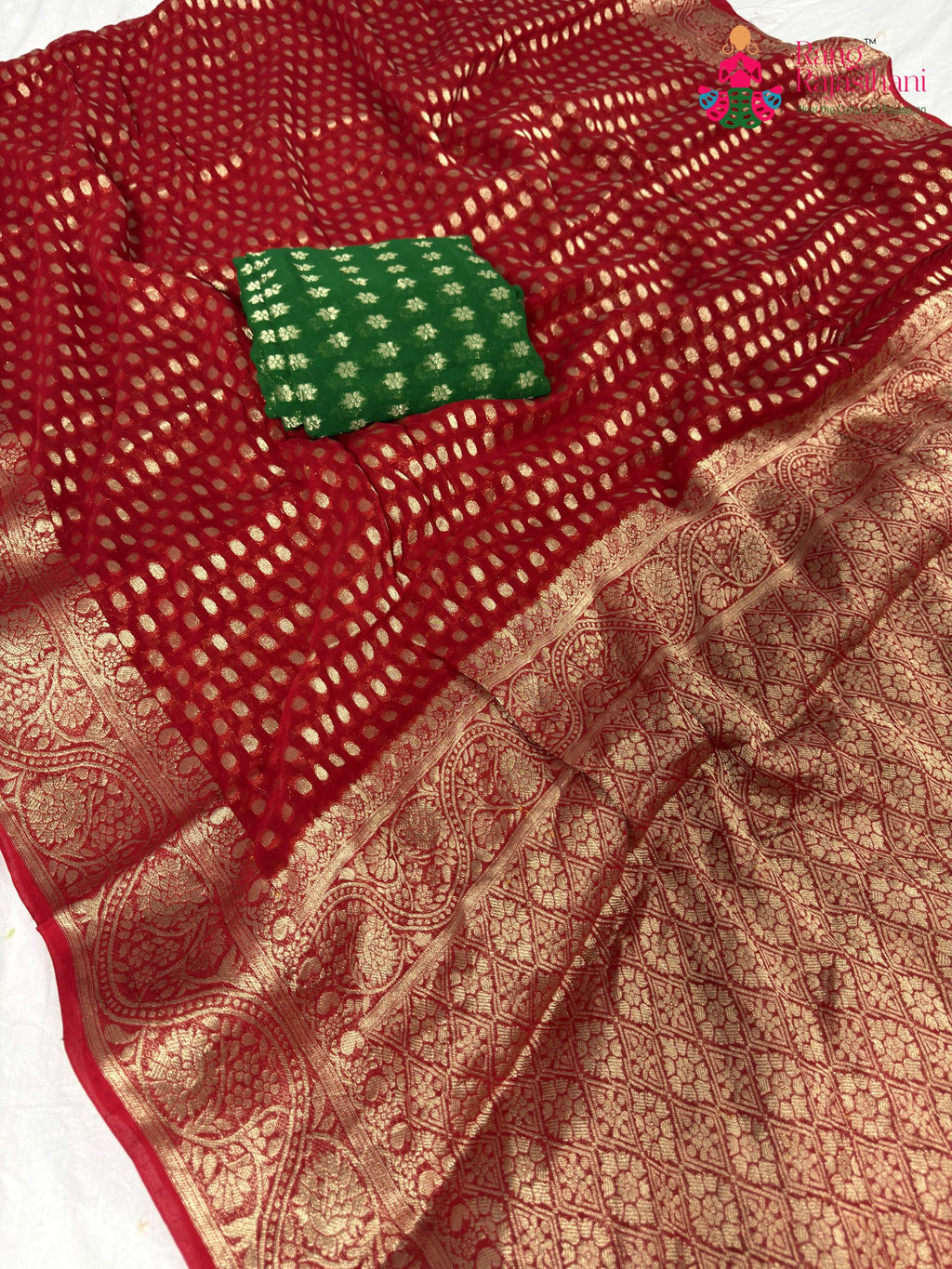 border detailing of lightweight red saree