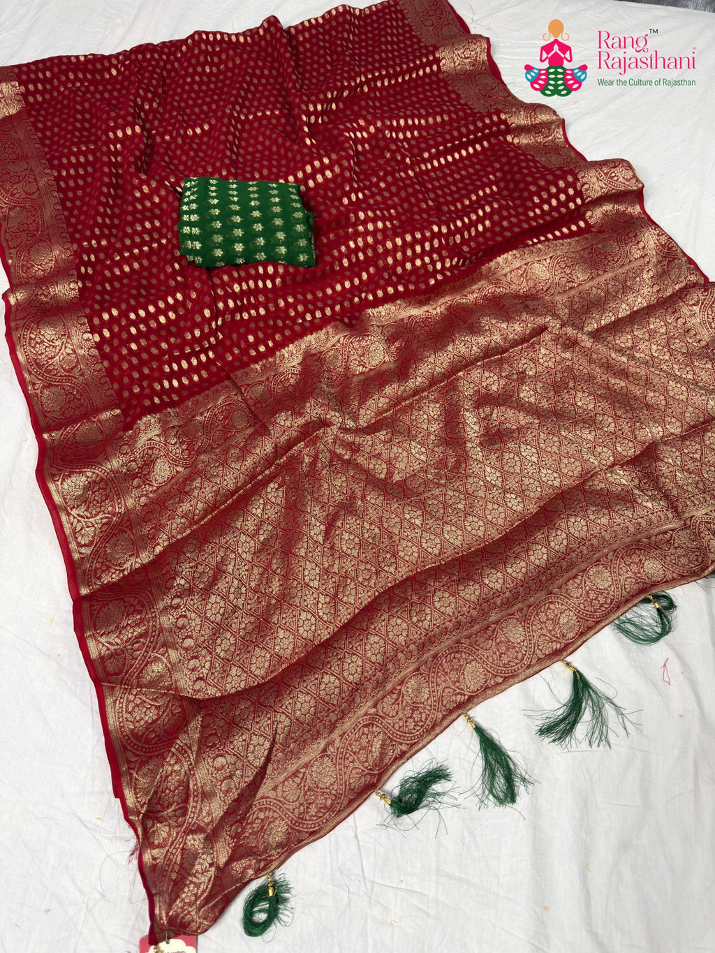 fabric texture of lightweight red saree