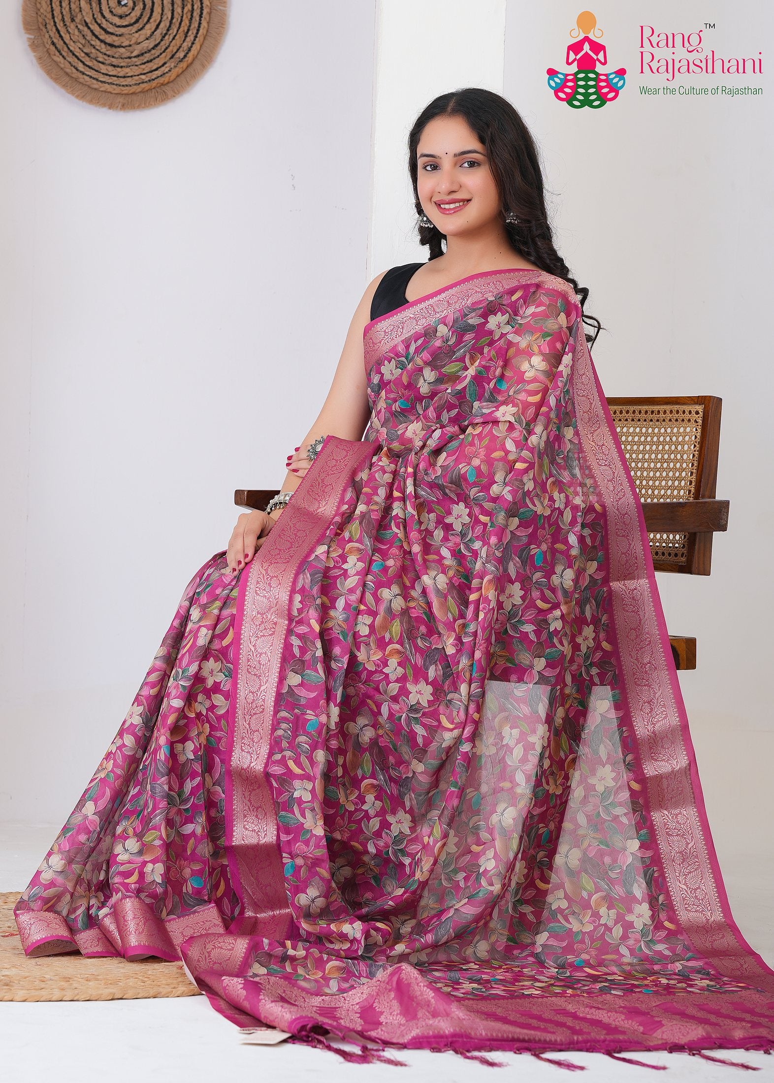 Onion Imported saree with Printed pallu detailing