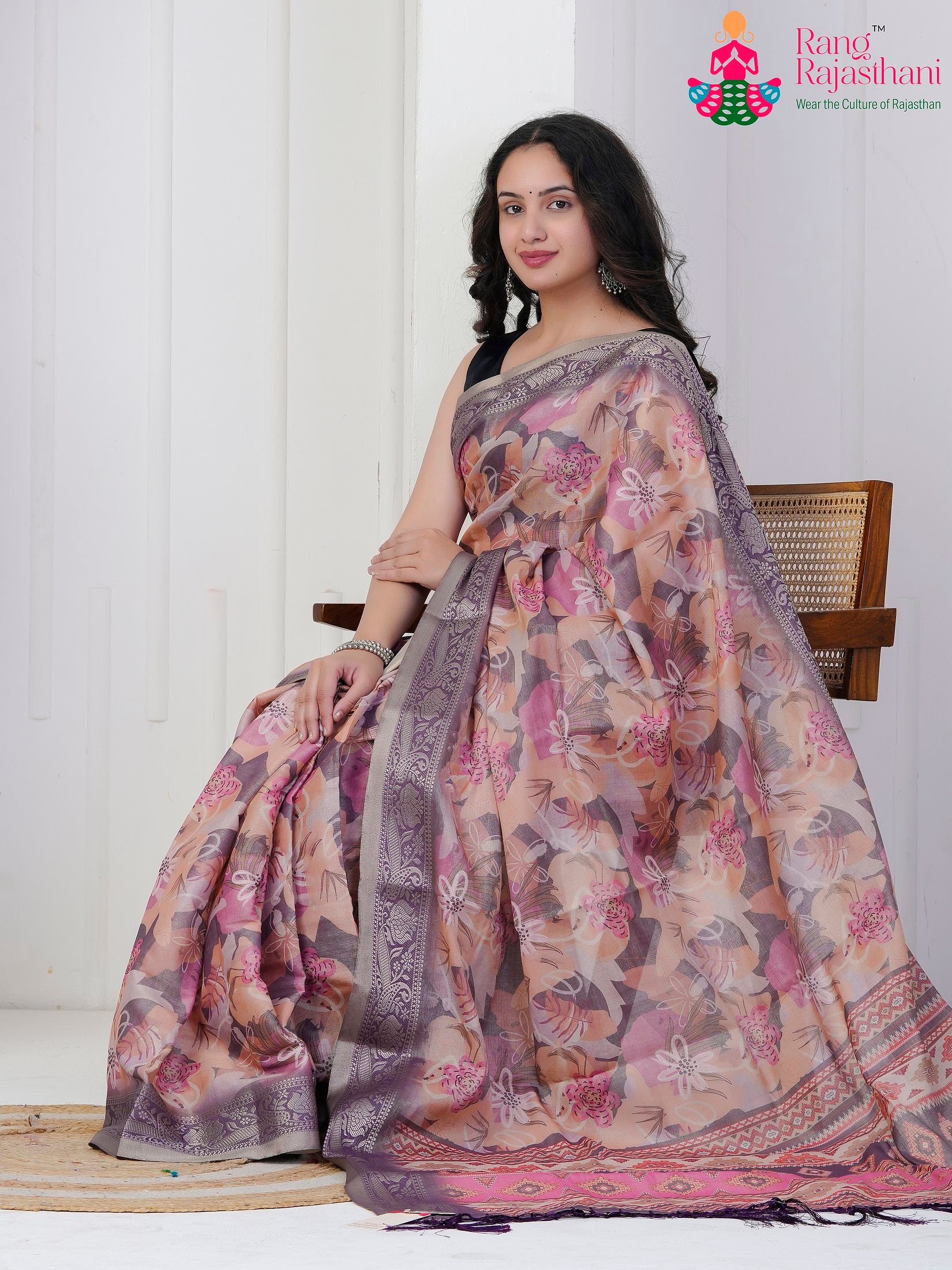 Onion Imported saree with Printed pallu detailing
