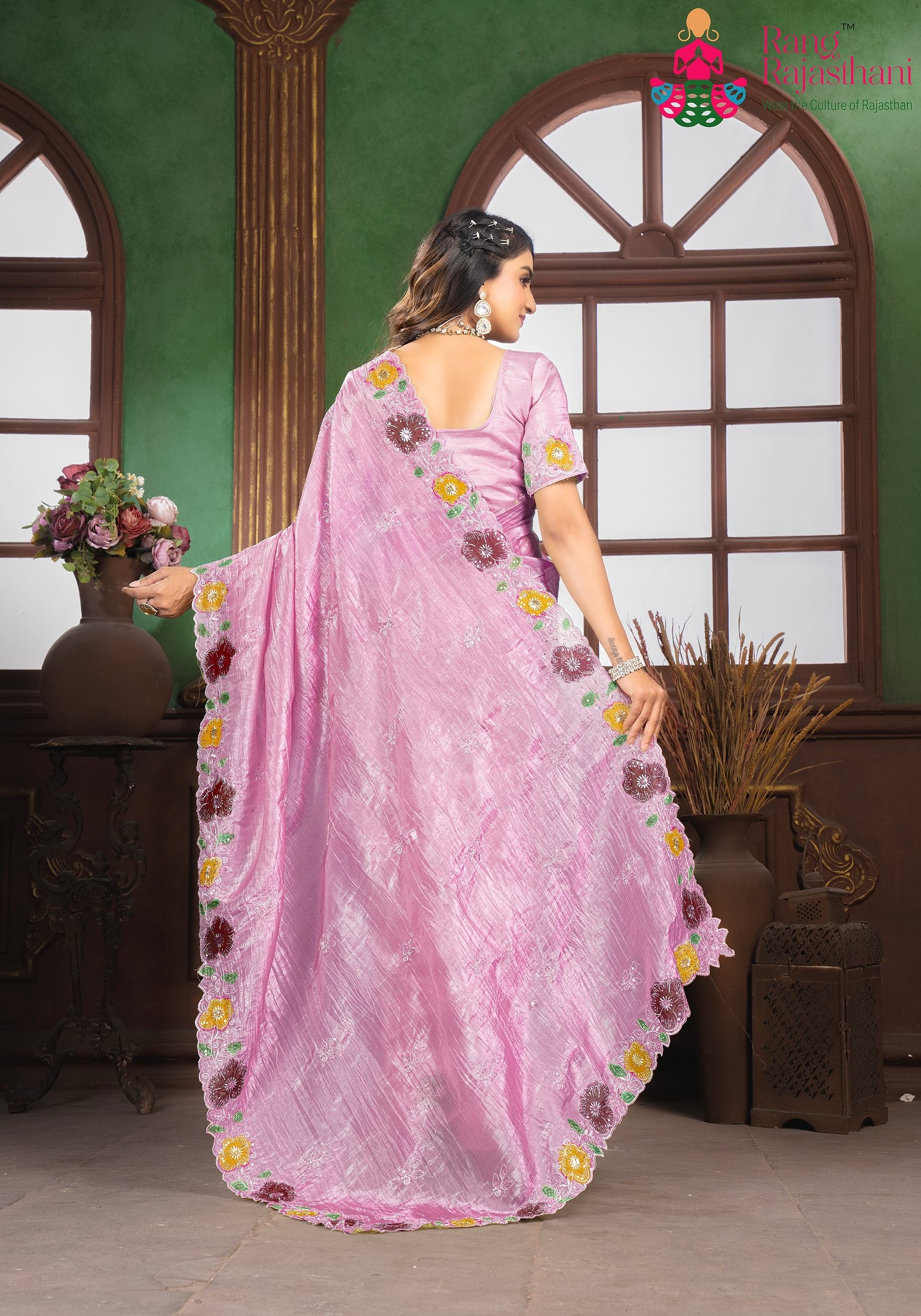 complete look of minimal onion fabric saree 