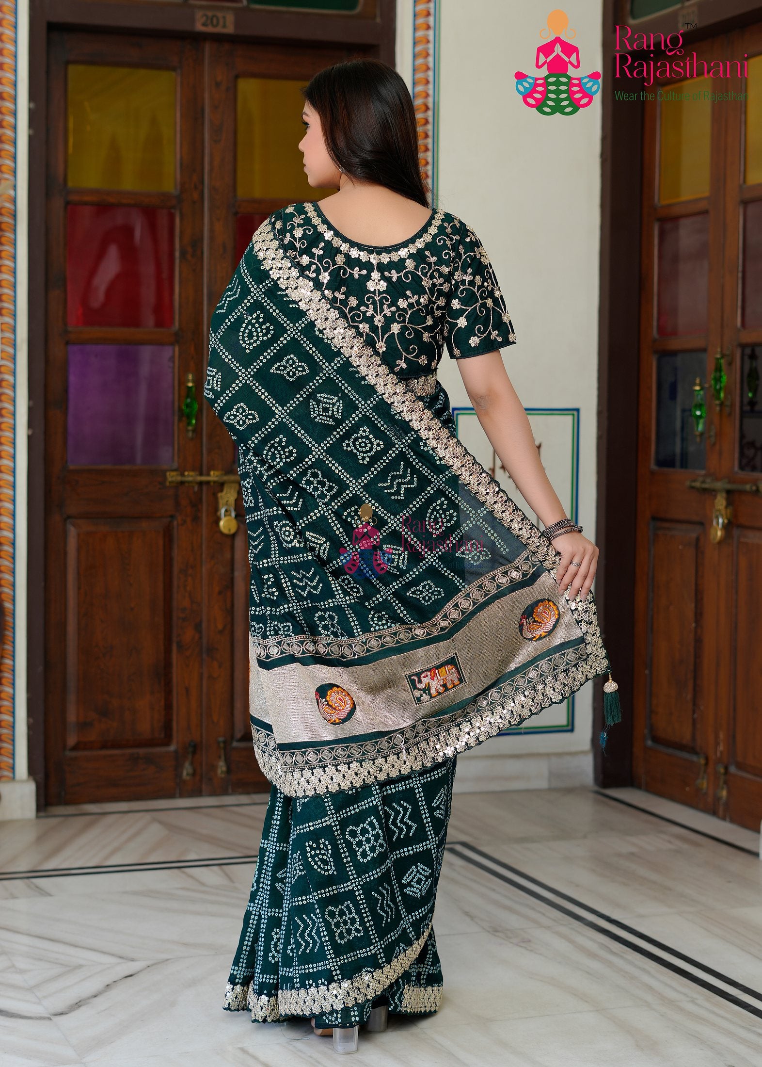 complete look of mor pich silk saree 