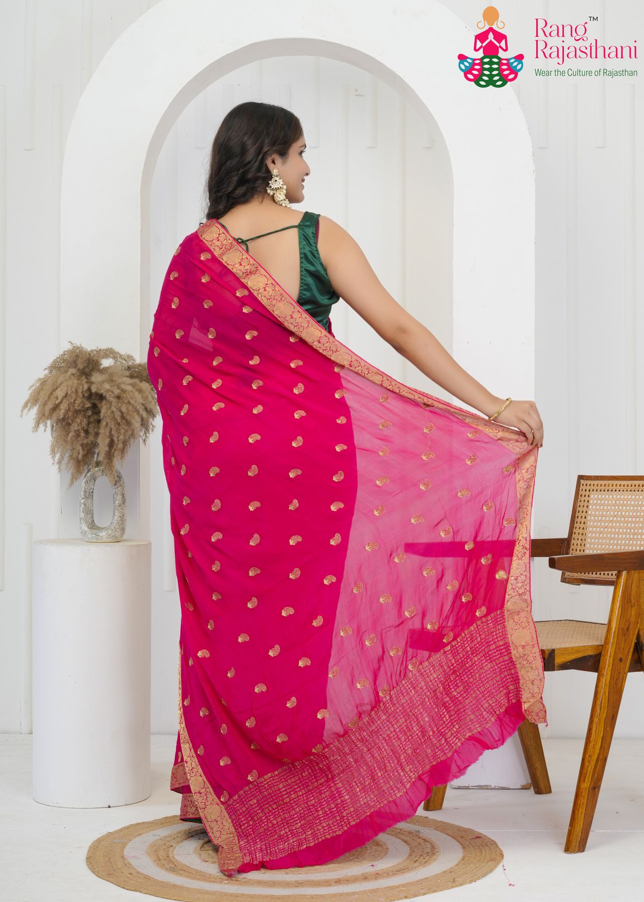 rani chinnon saree with embroidered butti and banarasi zari border close-up view