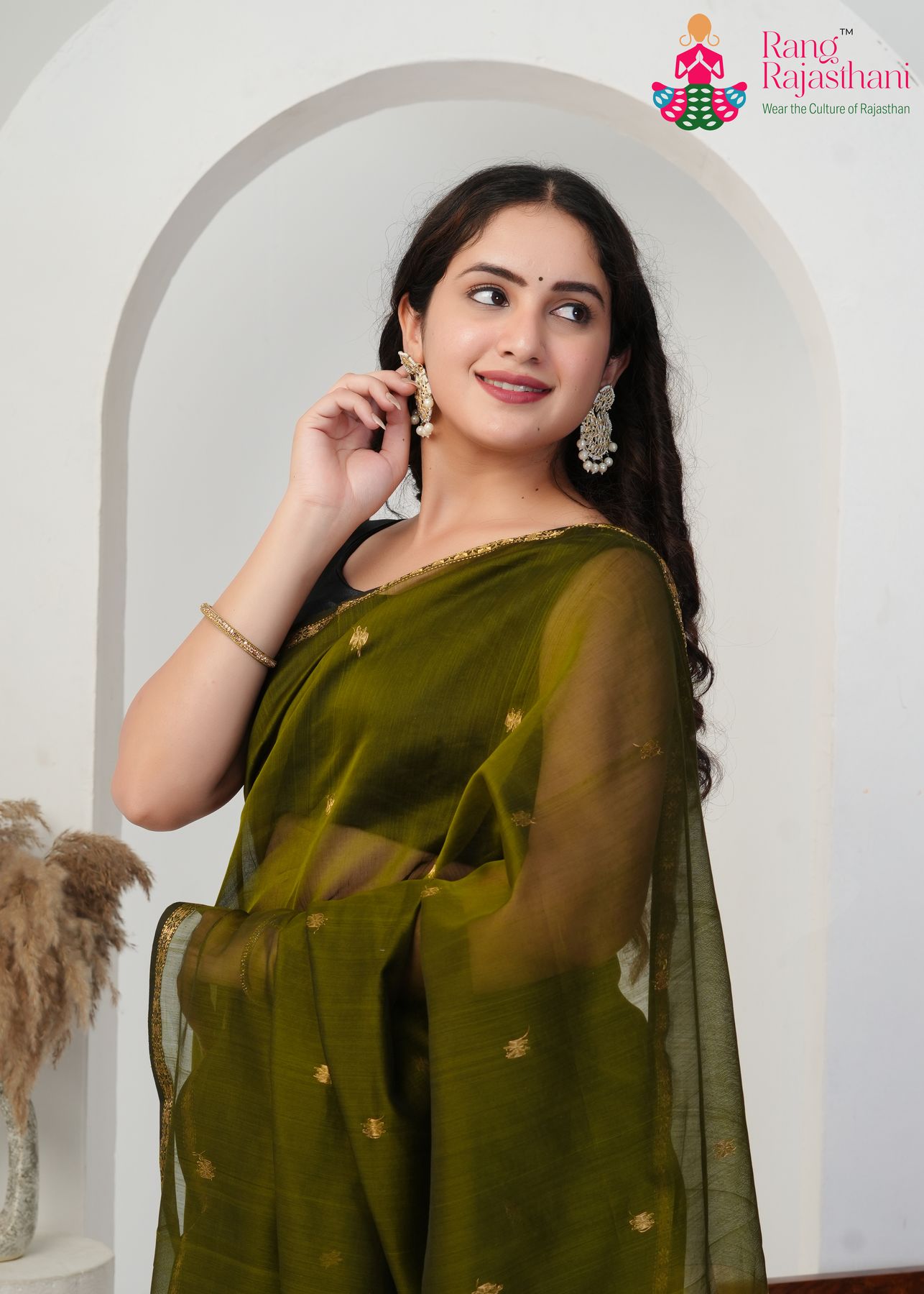 Olive Maheshwari Silk Grace Saree : Subtle Jacquard Elegance