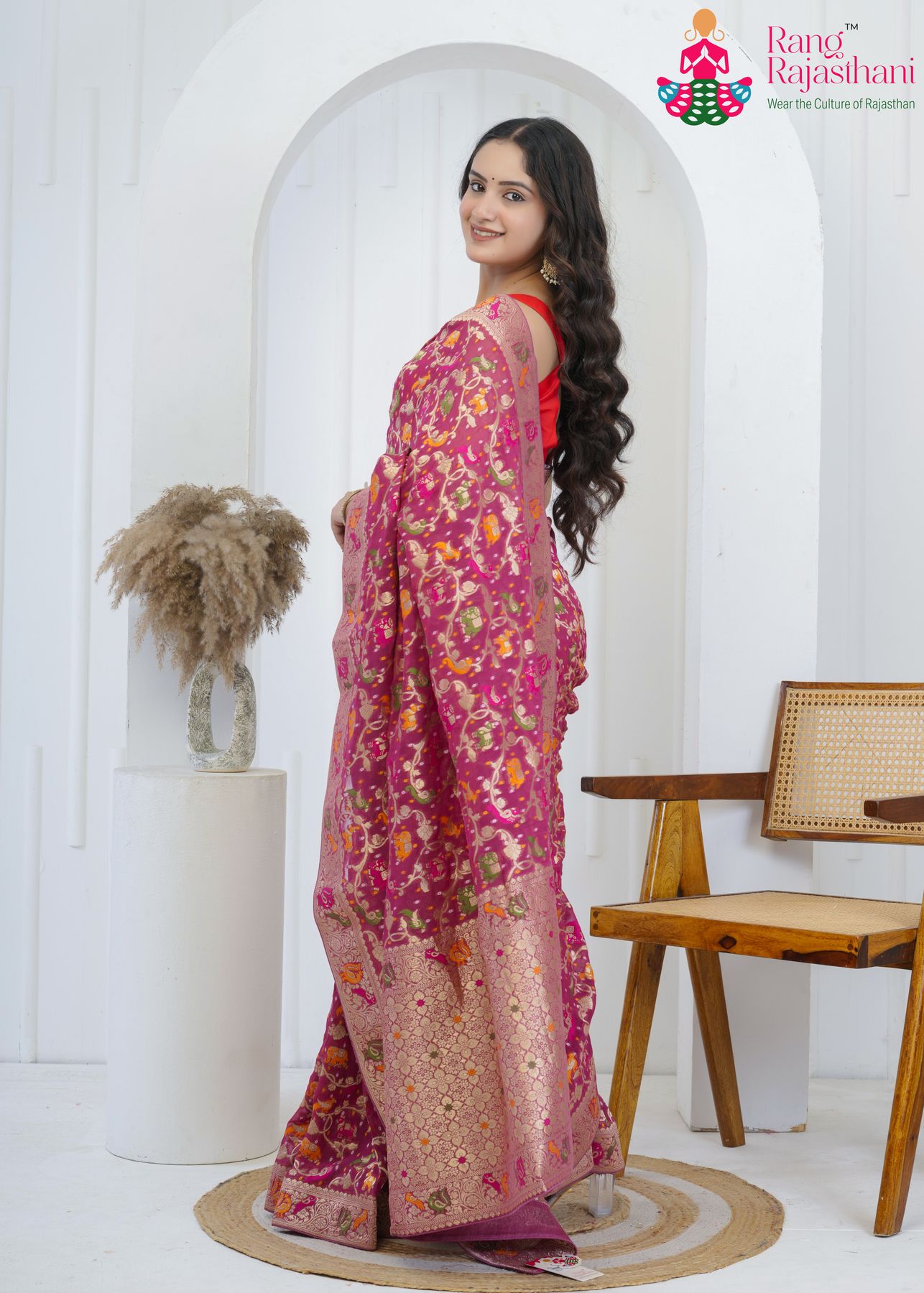 Gajari Khaddi Georgette Heritage Saree : Meenakari Floral Glow