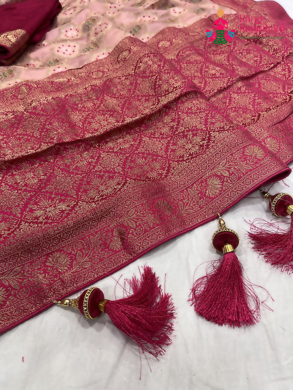 pallu detailing of pink art silk meenakari zari saree 