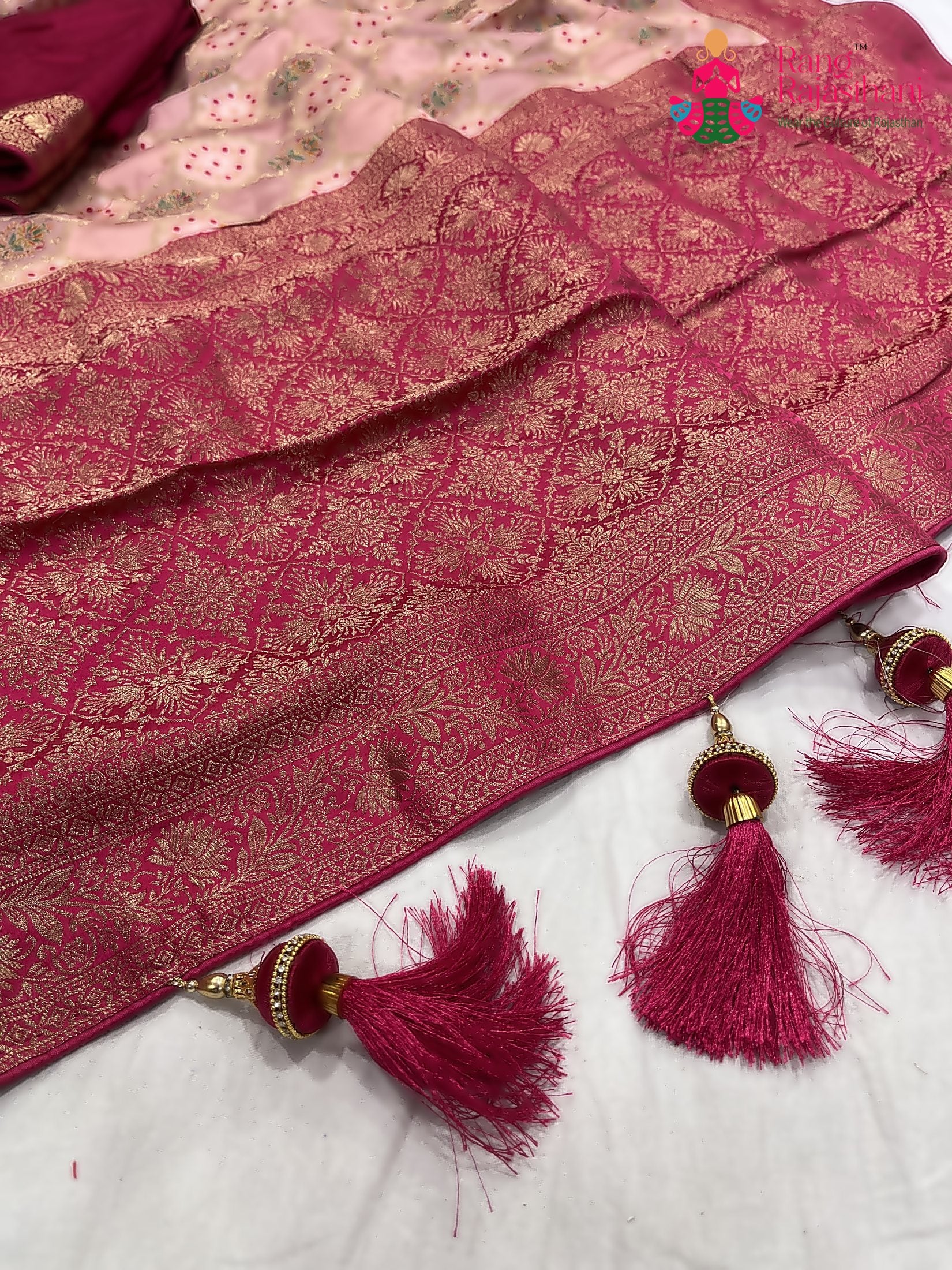 pallu detailing of pink art silk meenakari zari saree 
