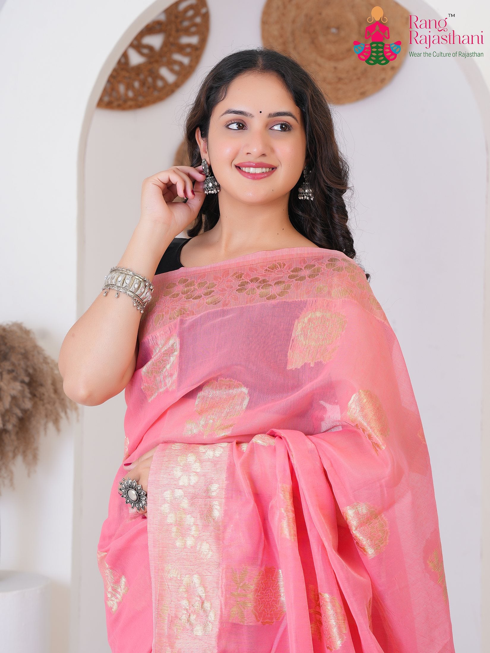 Pink Cotton saree with Printed close up detailing