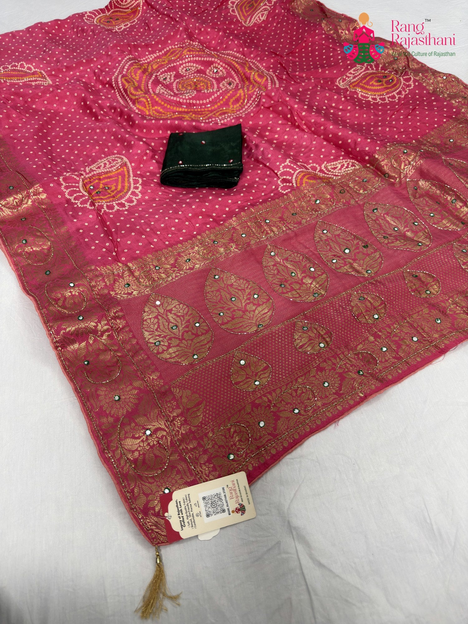close up detailing of pink pure russian silk bandhani saree