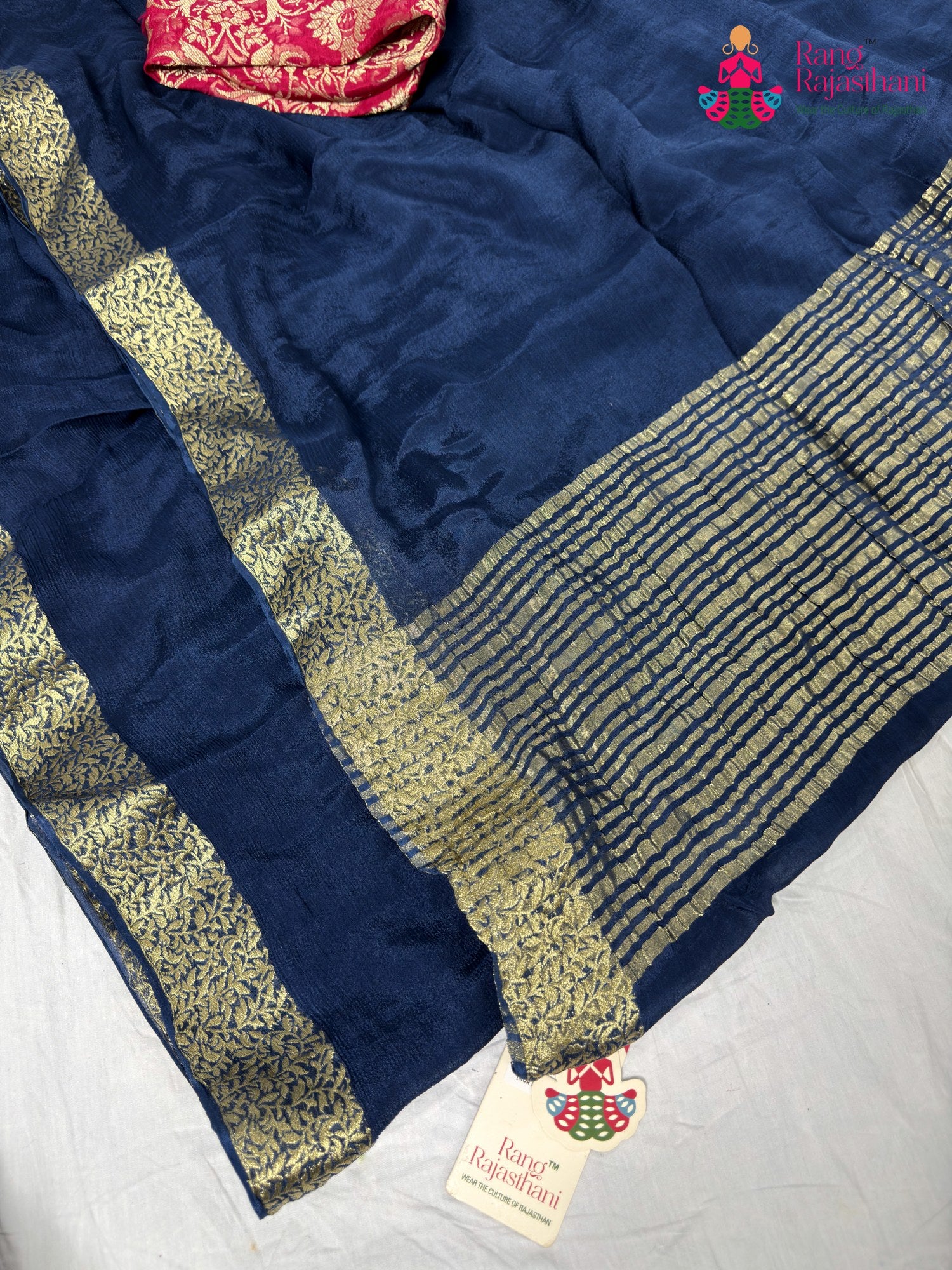 fabric texture of premium mor pich fabric saree