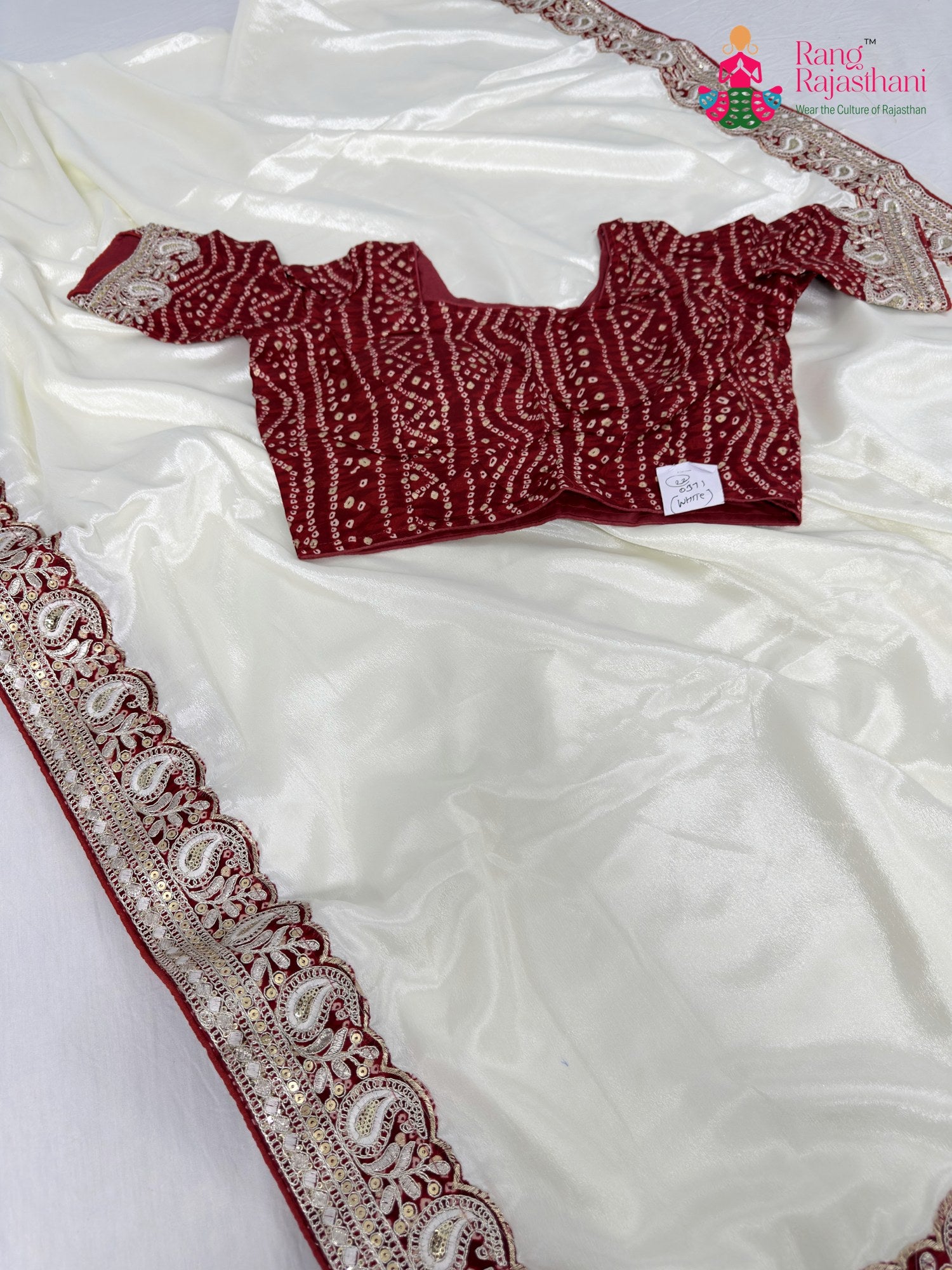 fabric texture of premium white fabric saree