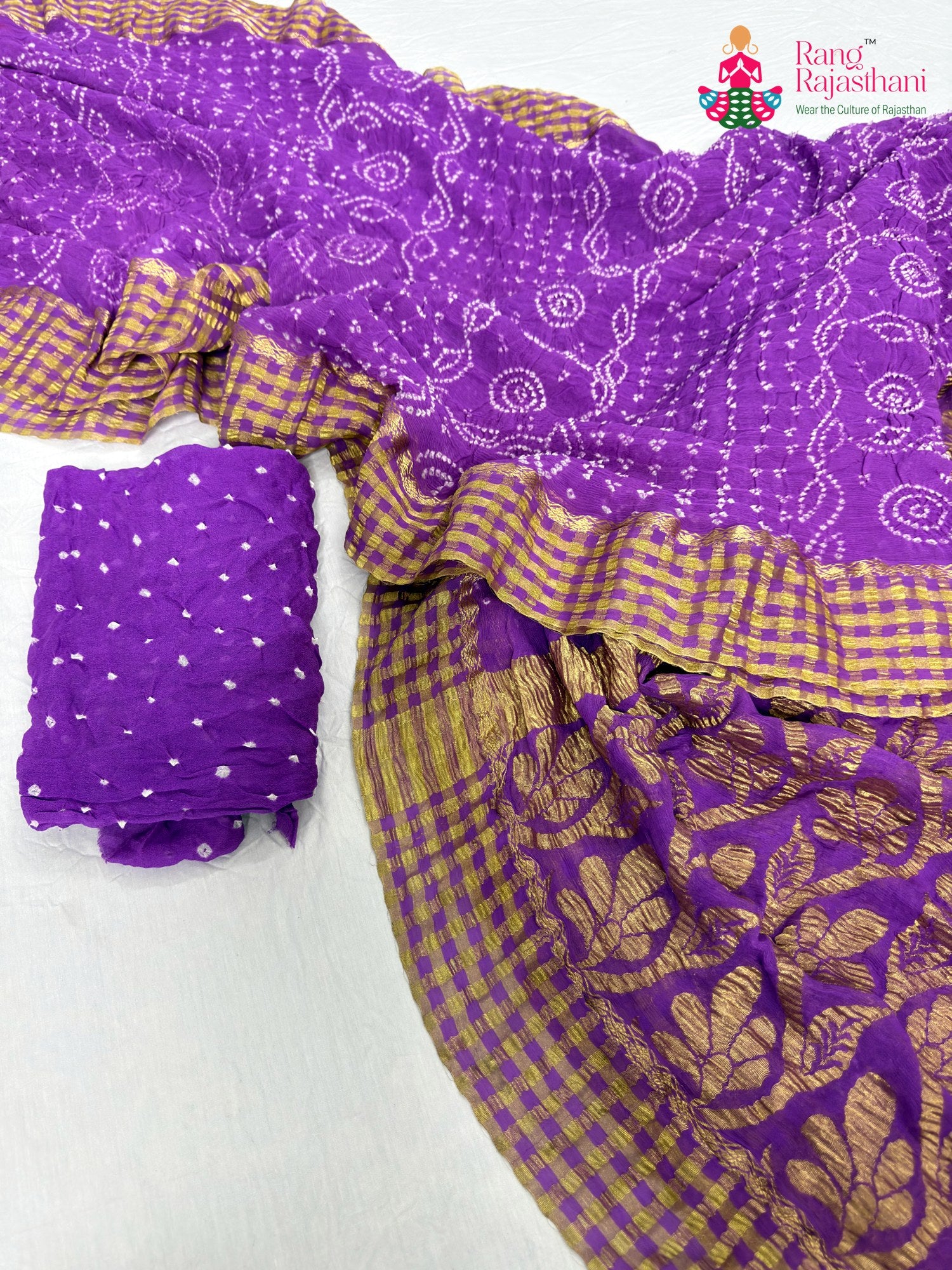 close up detailing of purple chiffon bandhani saree
