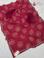 border detailing of rani fabric saree