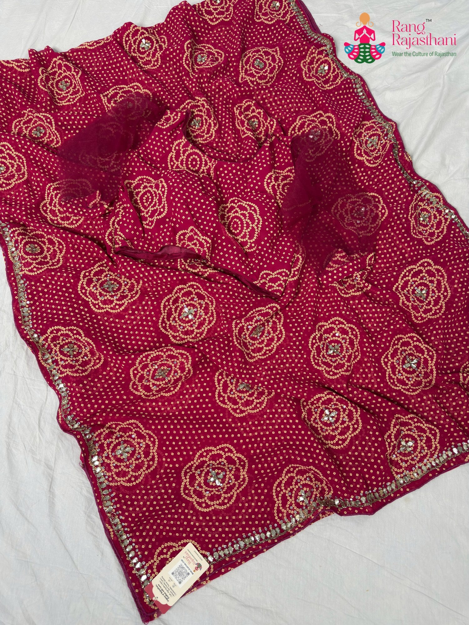 border detailing of rani fabric saree