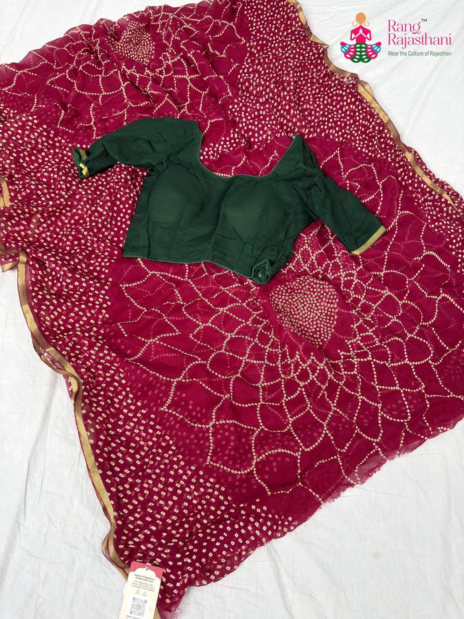 border detailing of rani fabric saree