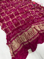 pallu detailing of rani gajji silk bandhani dupatta 2564