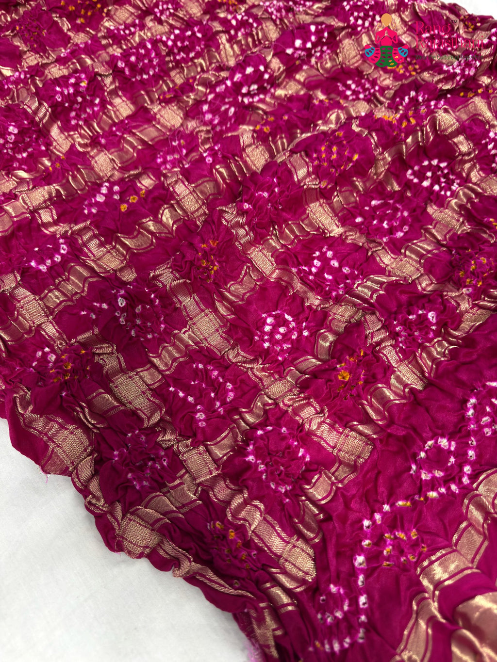 close up detailing of rani gajji silk bandhani dupatta 2564