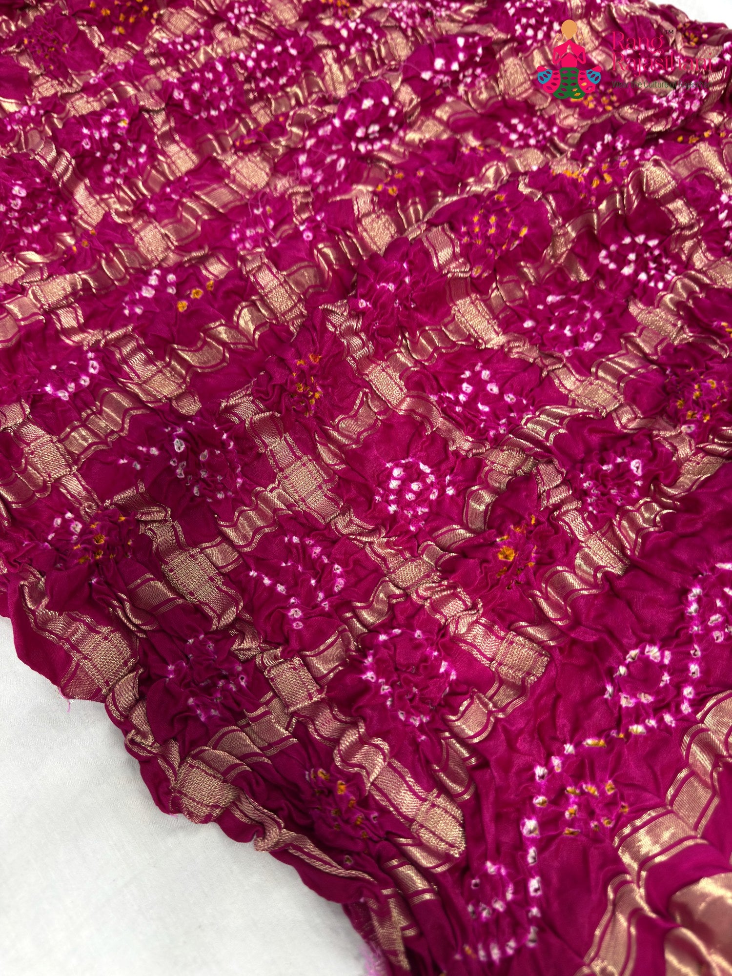 close up detailing of rani gajji silk bandhani dupatta 2564