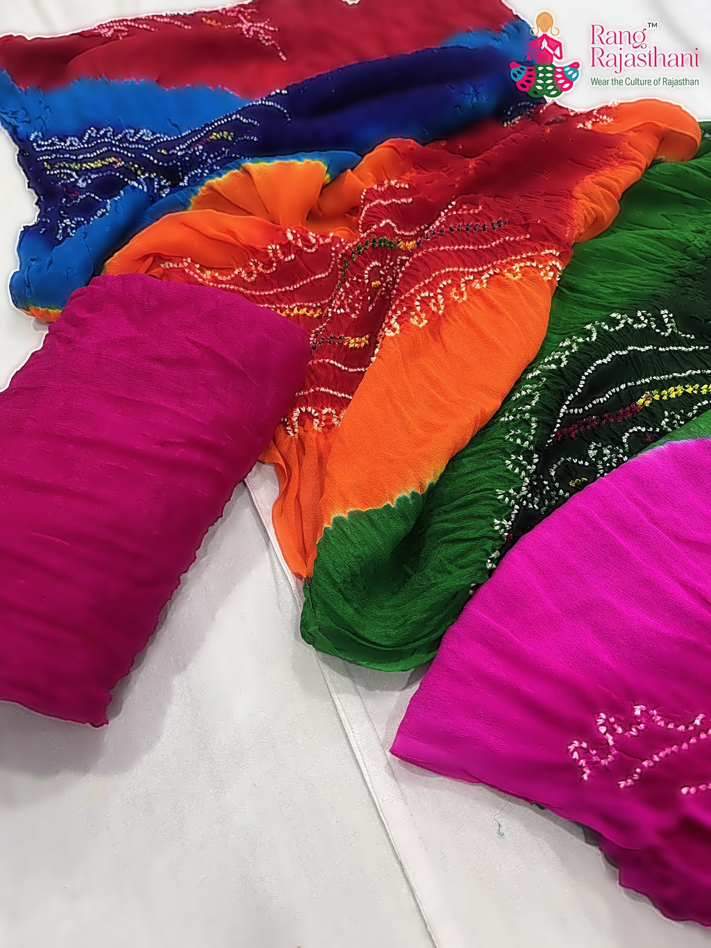 close up detailing of rani pure ojariya bandhani saree 