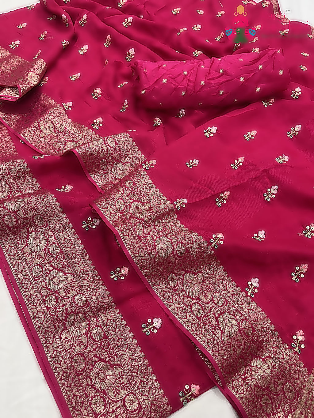 pallu detailing of rani pure Russian silk resham embroidery saree 