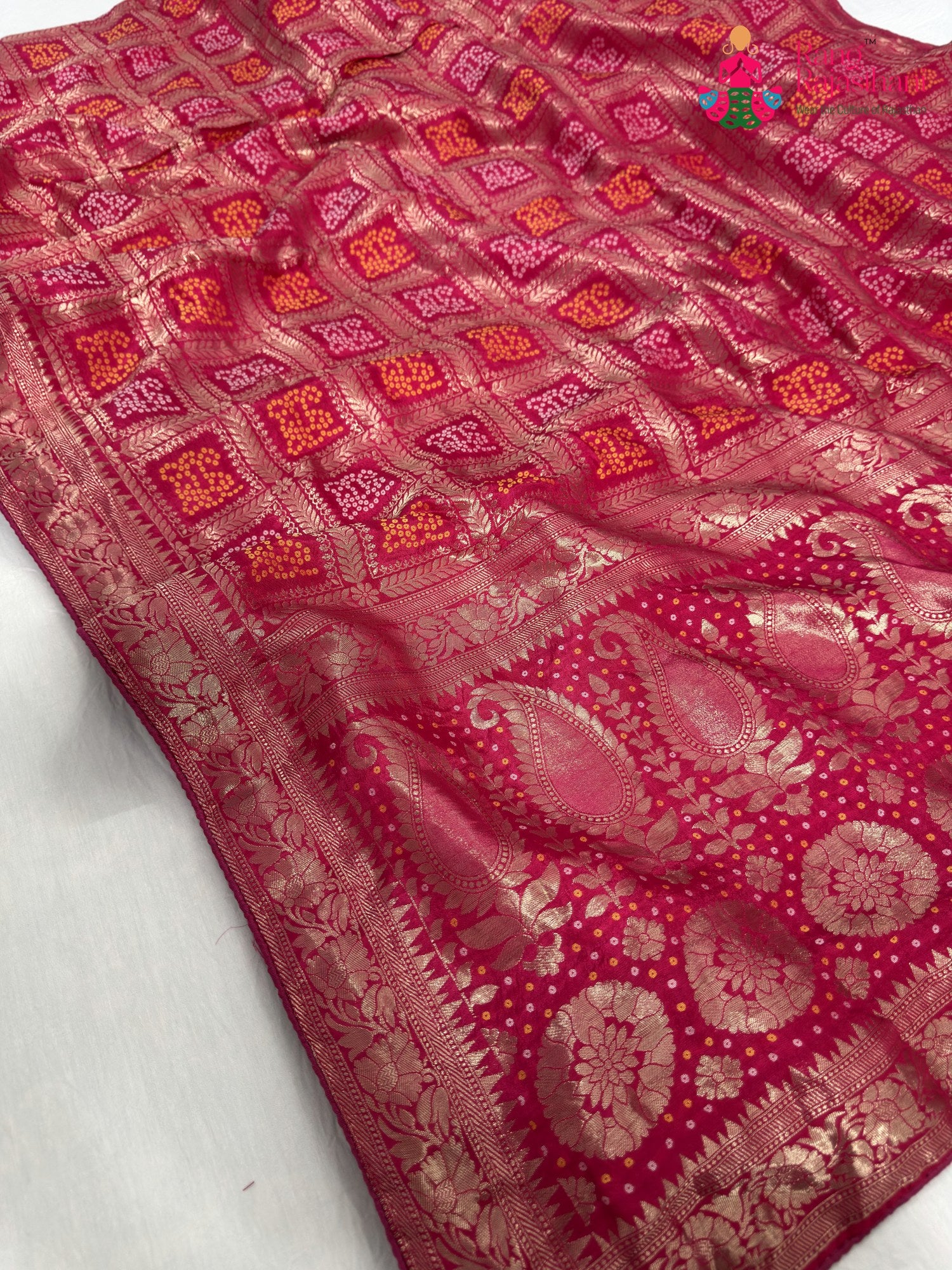 close up detailing of rani pure dola silk banarasi zari weave saree