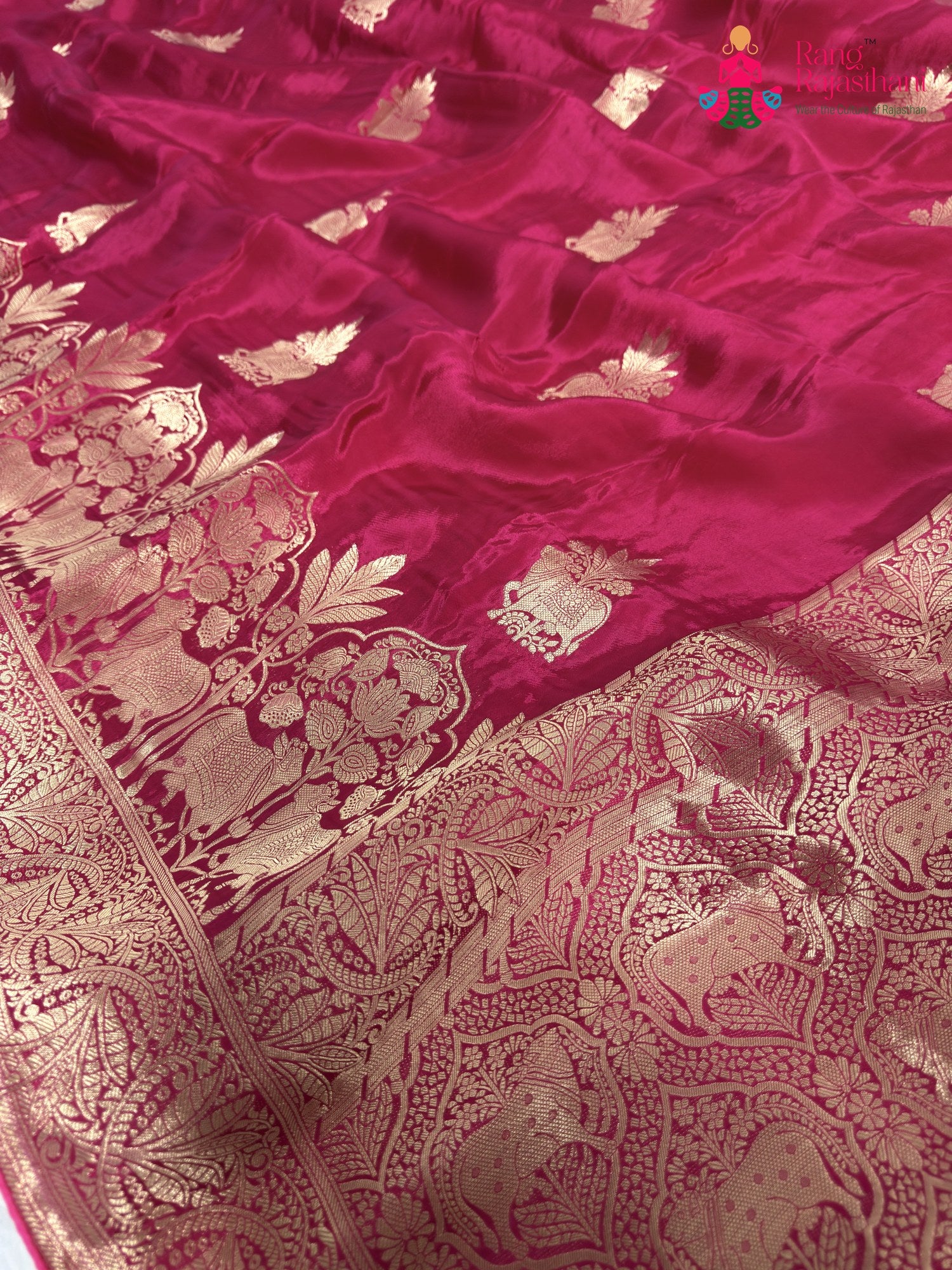 pallu detailing of rani pure ho silk banarasi zari weave saree