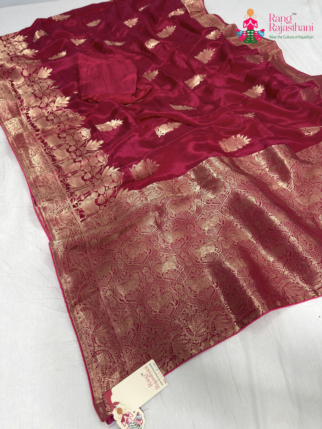 border detailing of rani pure ho silk banarasi zari weave saree