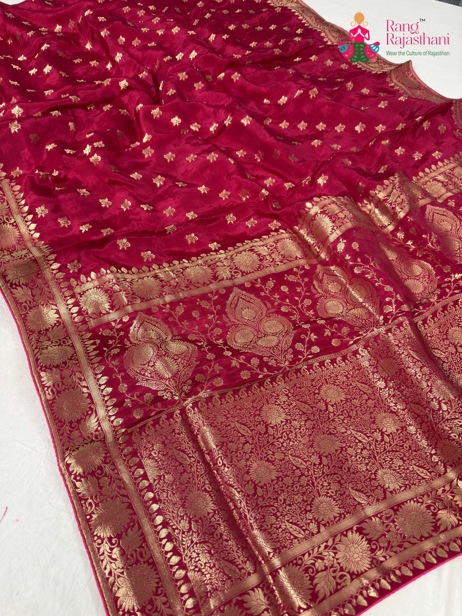 pallu detailing of rani pure ho silk banarasi zari weave saree