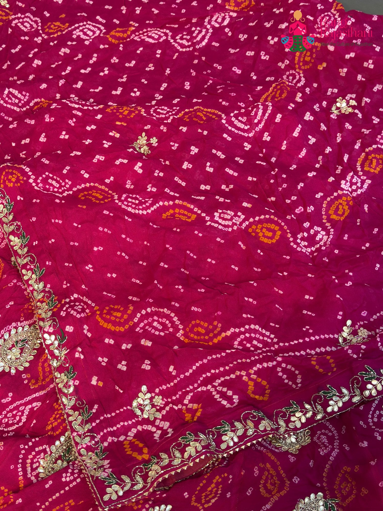 lehenga flare detailing of rani pure ojariya bandhani lehenga chunni