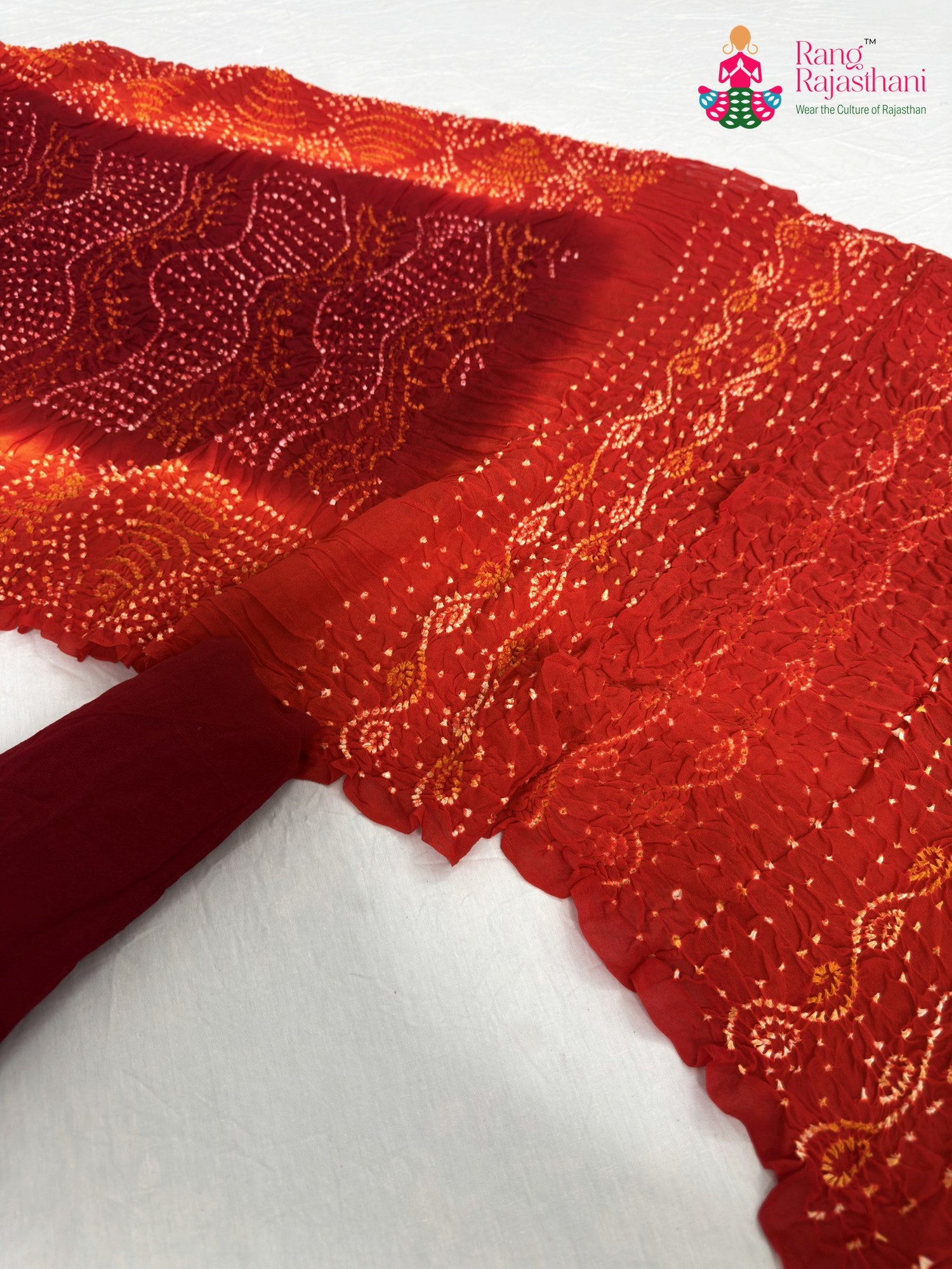 pallu detailing of rani pure ojariya bandhani saree