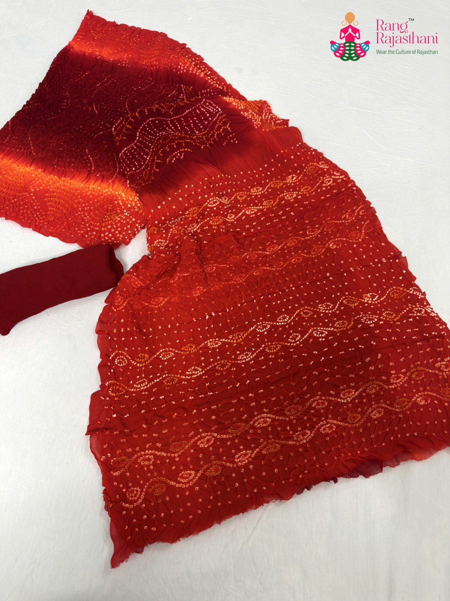 close up detailing of rani pure ojariya bandhani saree